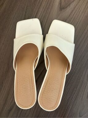 Amazon Women’s Square-Toe Slide Sandals in White
